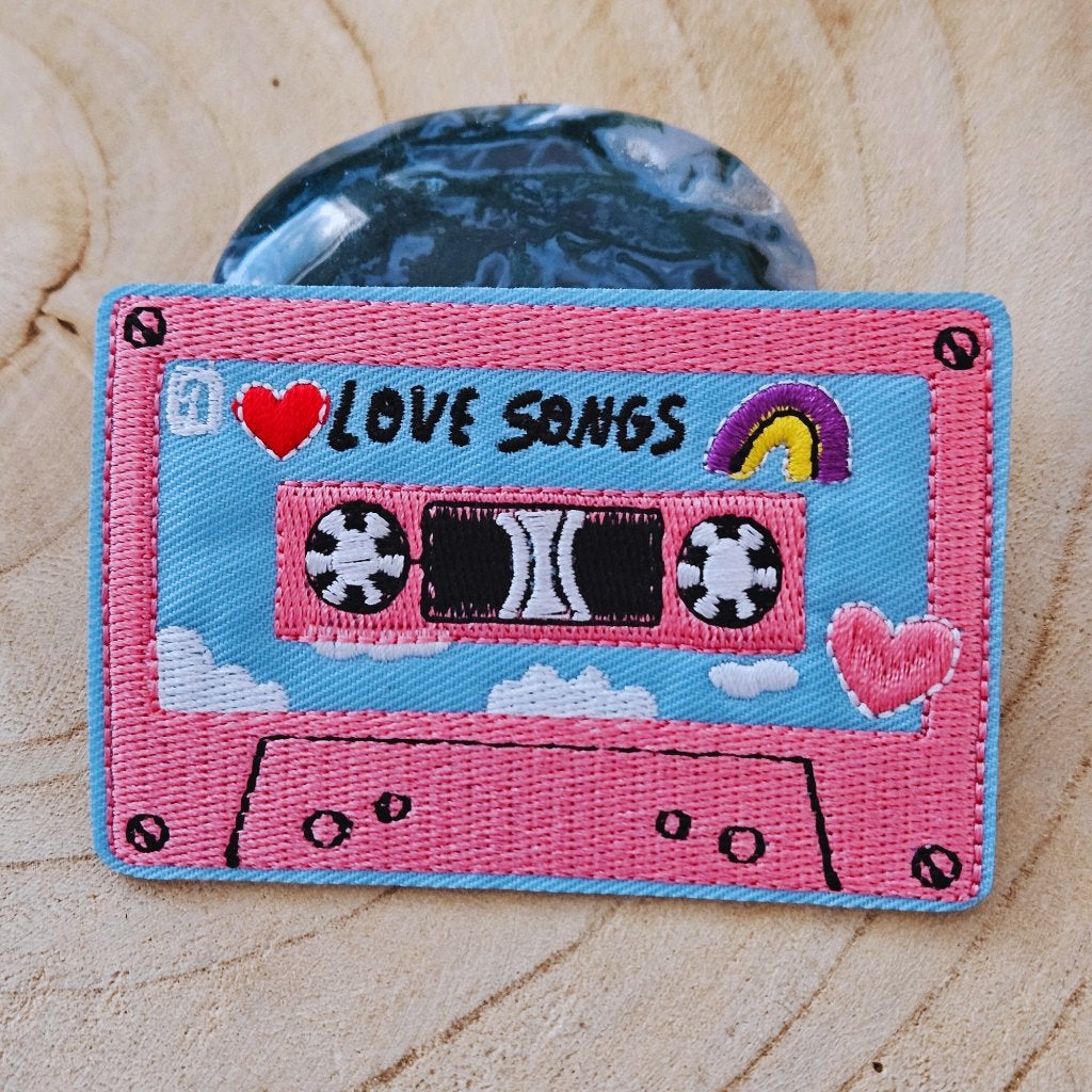 Strijk embleem applicatie Patch Cassette bandje love songs, Hobby en Vrije tijd, Kledingapplicaties en Hotfix, D, Nieuw, Ophalen of Verzenden