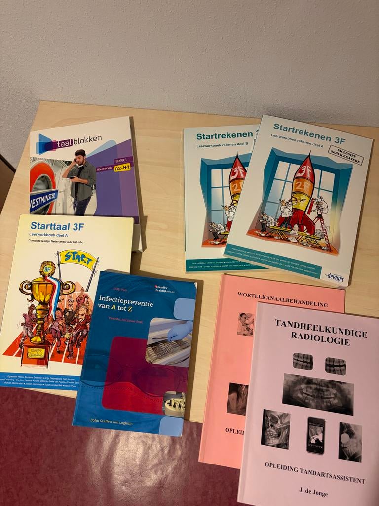 Boeken tandartsassistent mbo 4, Ophalen of Verzenden, Zo goed als nieuw, MBO