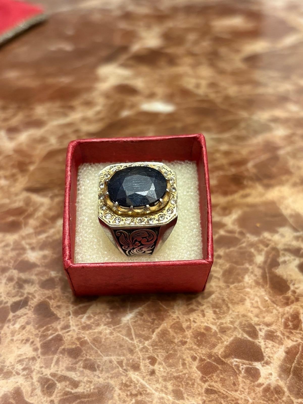 Zilveren ring met saffier steen, maat 19 / 60 mm, Gebruikt, 19 tot 20, Ophalen of Verzenden, Dame of Heer