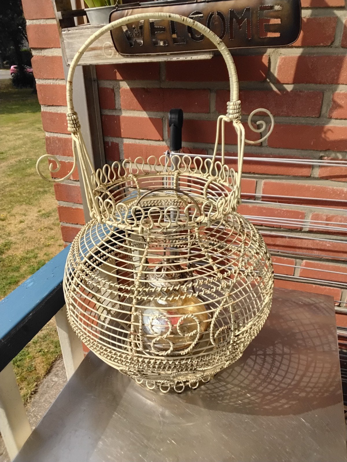 brocante eiermand, Ophalen