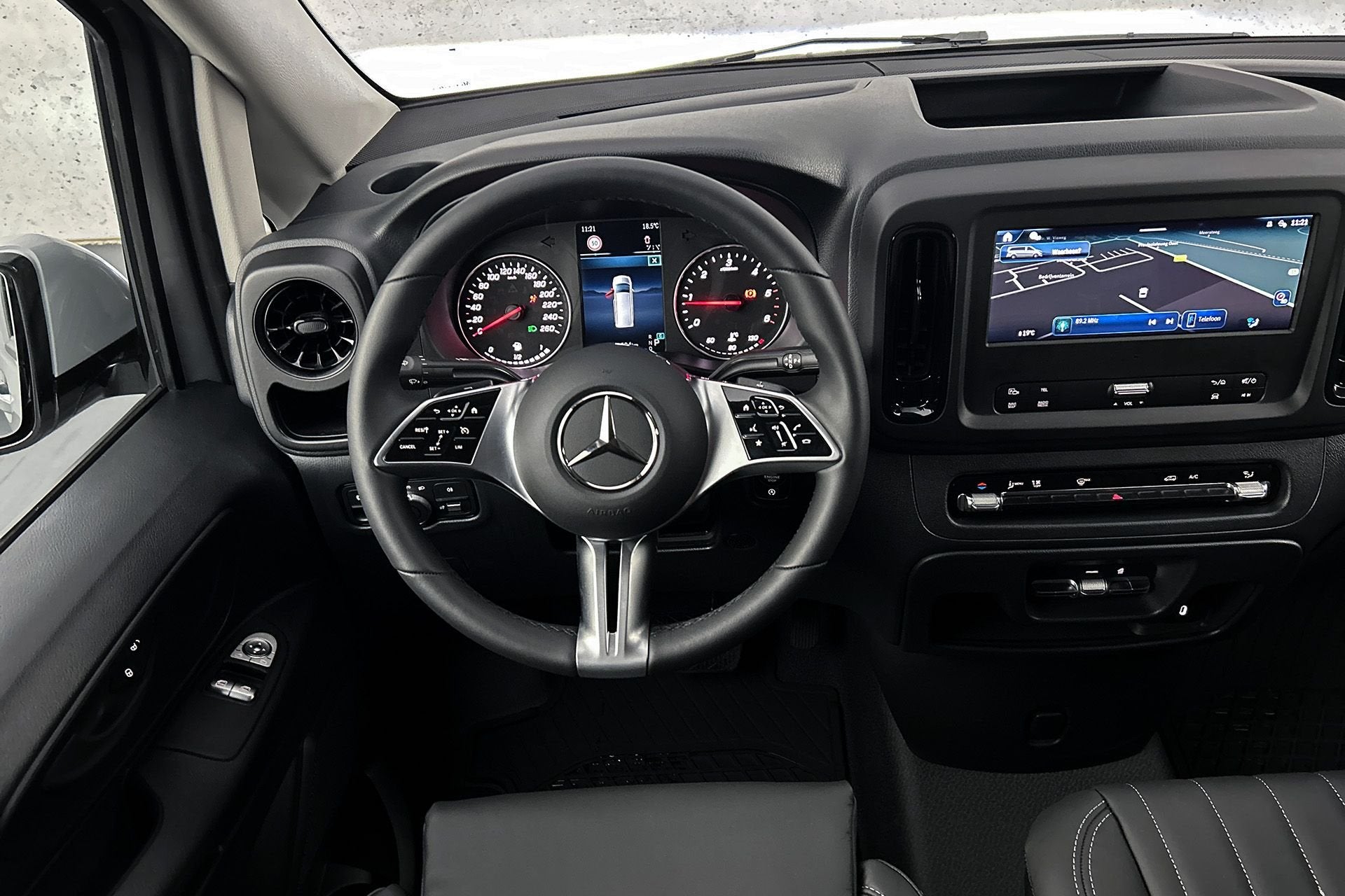 Mercedes-Benz Vito 119 CDI L2 4x4 Automaat | AMG Black Editi, Auto's, Automaat, Gebruikt, 2500 kg, Bedrijf