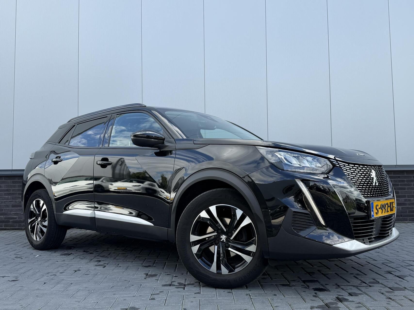 Peugeot 2008 1.2 PureTech Allure, Auto's, Gebruikt, Euro 6, 1199 cc, Zwart