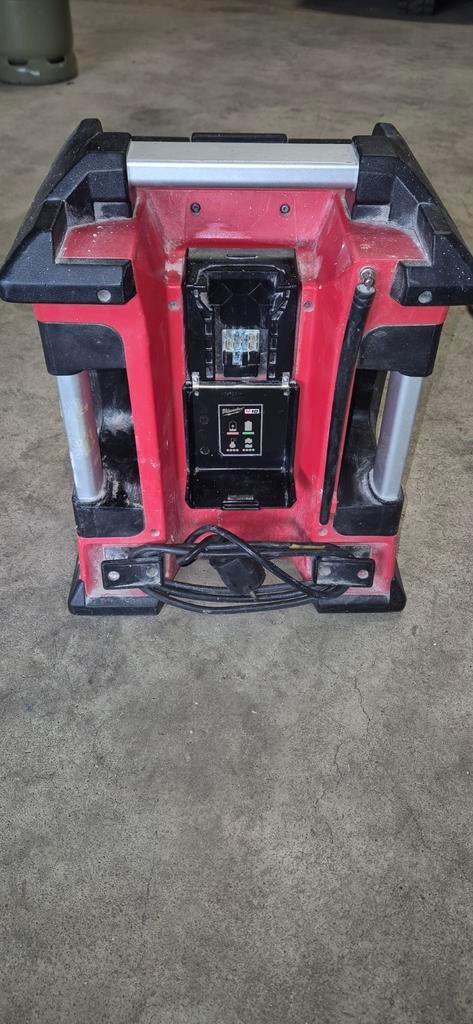 Milwaukee M18 Bouwradio met Oplaadfunctie, Bluetooth & AUX, Audio, Tv en Foto, Radio's, Ophalen of Verzenden