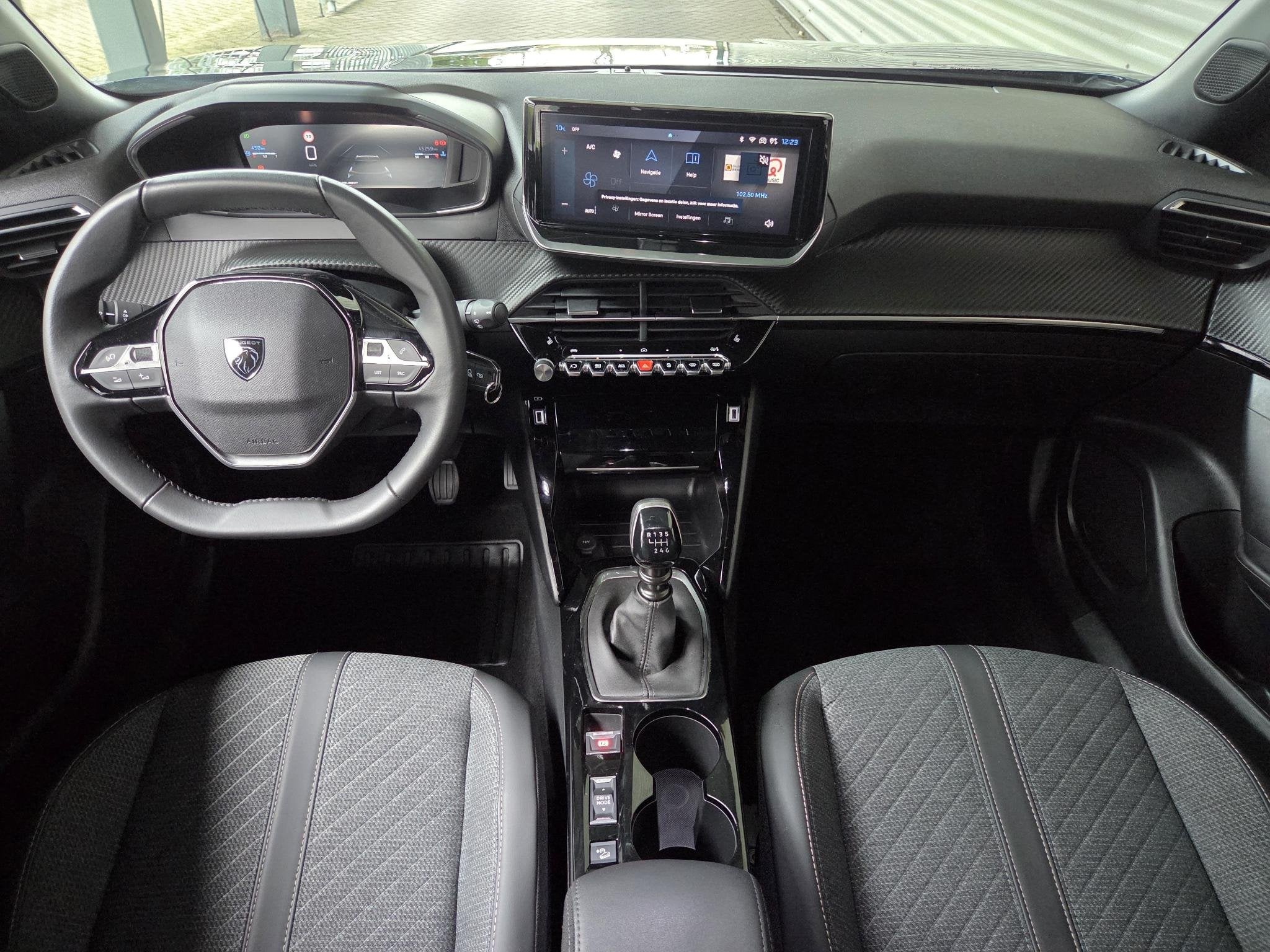 Peugeot 2008 1.2 PureTech Allure, Auto's, Gebruikt, Euro 6, 1199 cc, Parkeersensor