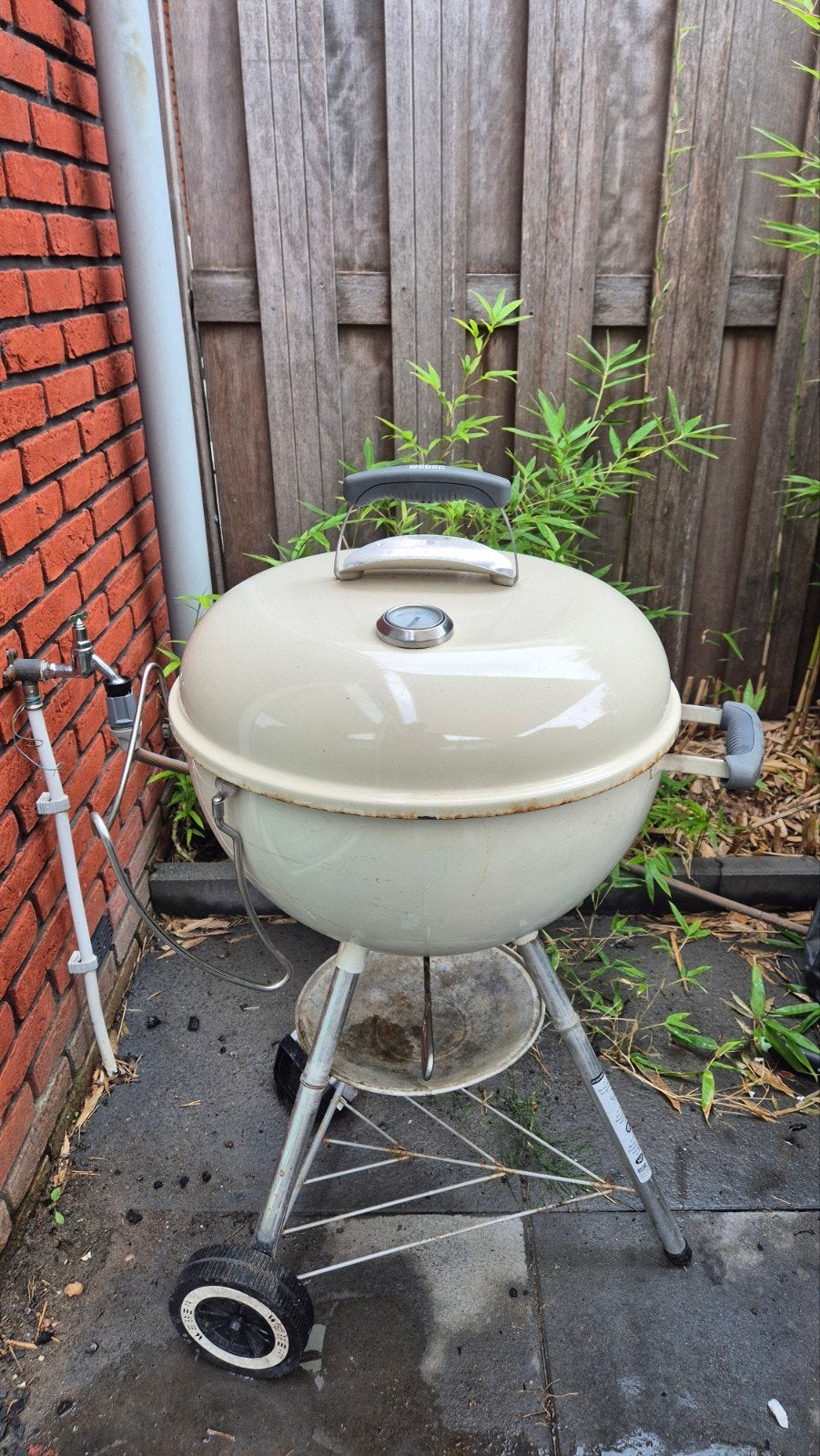 Weber 47cm barbecue met dekselhouder - Onverwoestbaar!, Ophalen, Gebruikt, Weber, Met accessoires