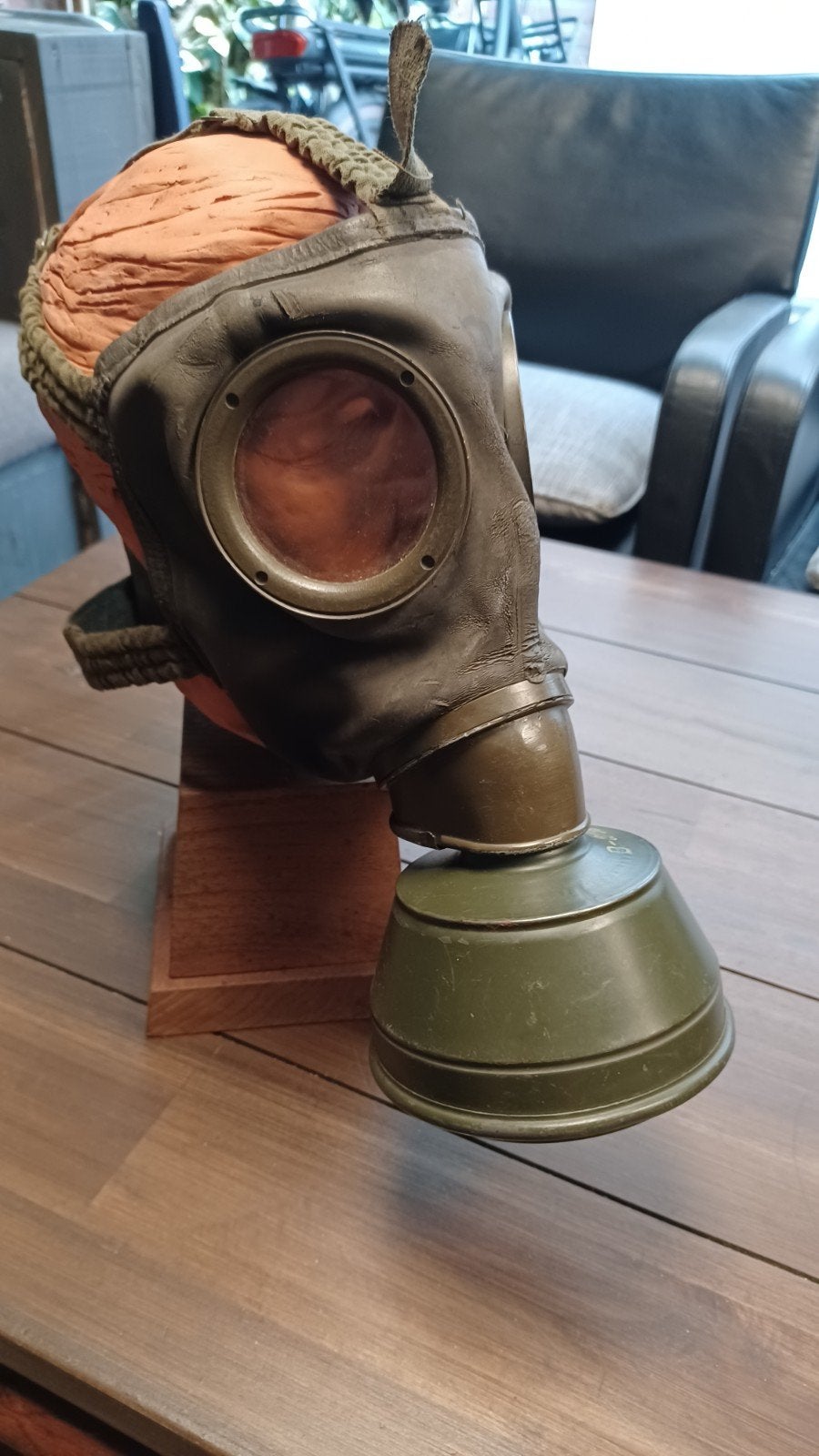 ww2 Duits gasmasker met filter - Militair verzamelobject, Ophalen of Verzenden, Overige soorten, Overige gebieden, Overige typen