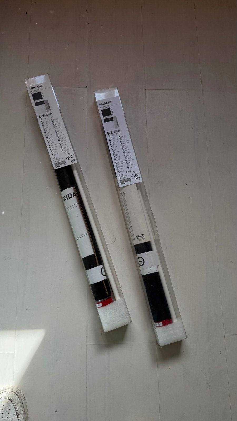 2x IKEA FRIDANS verduisterende rolgordijnen zwart 60195 cm, Verduisterend, Zwart, Nieuw, Ophalen of Verzenden