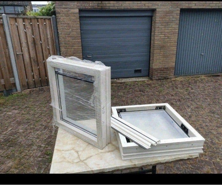 2x kunststof ramen kozijnen 650x620, Ophalen