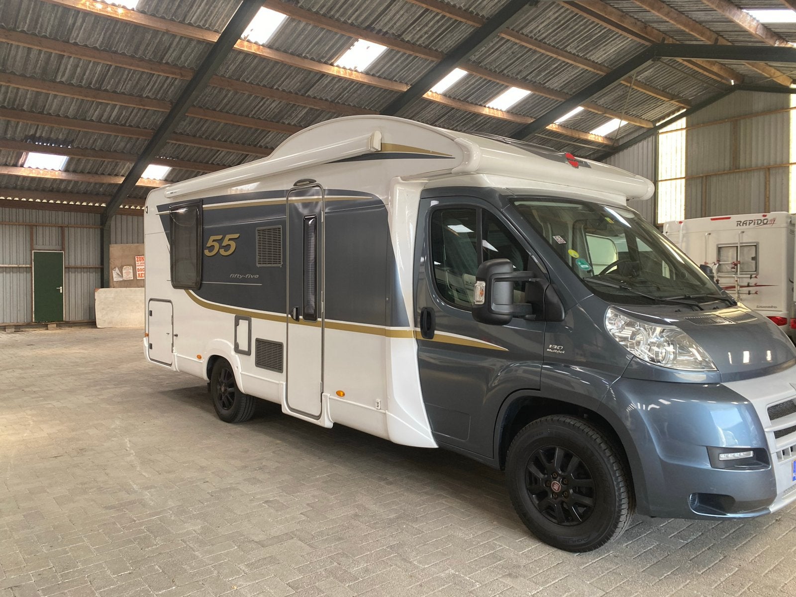 Burstner 55 zeer compleet met airco, qeensbed ,groot hefbed, Koelkast, Ringverwarming, Fiat, 7 tot 8 meter