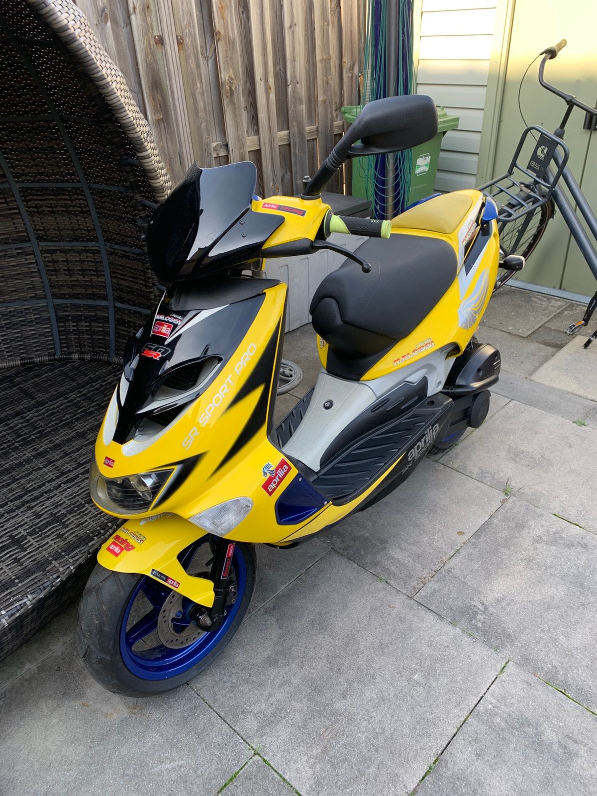 Aprillia sr kleur geel loopt zeer goed, Fietsen en Brommers, Ophalen, Gebruikt, Benzine, SR 50