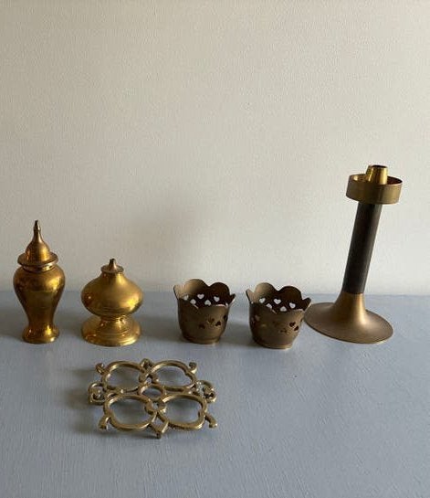 Diverse messing decoraties: kaarsenstandaarden, olielamp, on, Ophalen, Koper of Brons