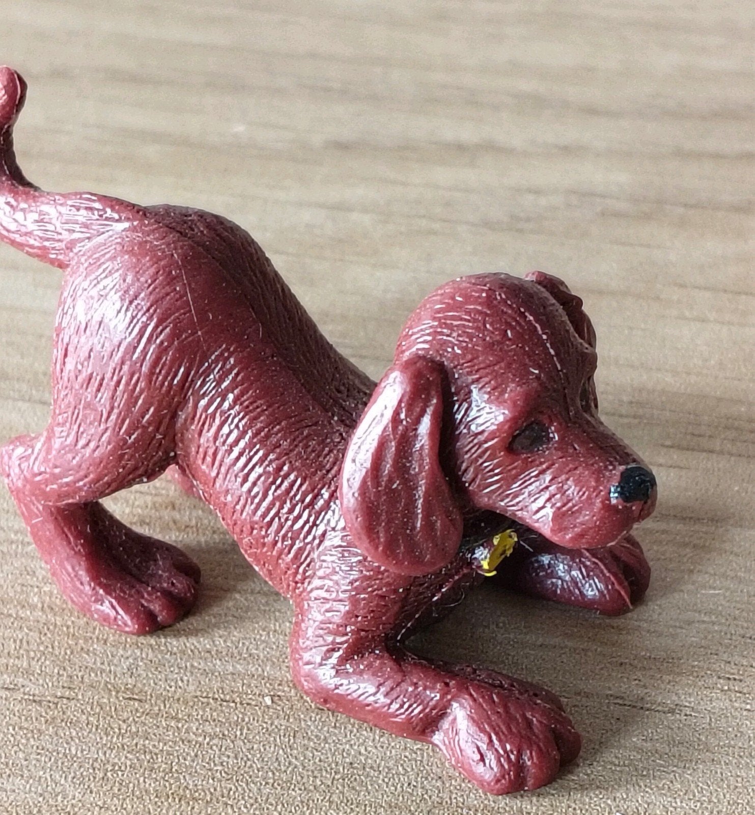 Bruin hondje Puppy in my pocket 1993 - Poppenhuis enz, Verzenden, Zo goed als nieuw, Hond of Kat, Beeldje of Figuurtje