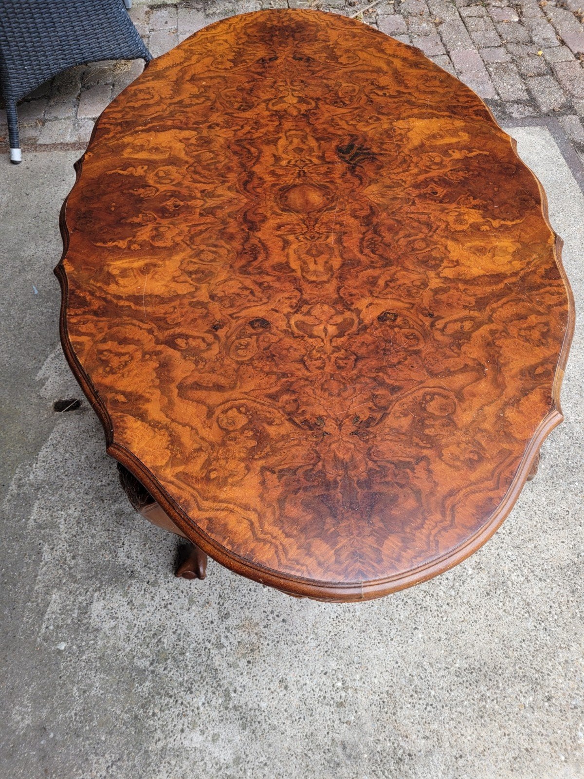 Antieke wortelnoten salontafel, Ophalen