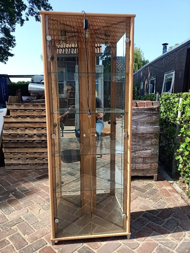 Vitrine hoekkast, Ophalen