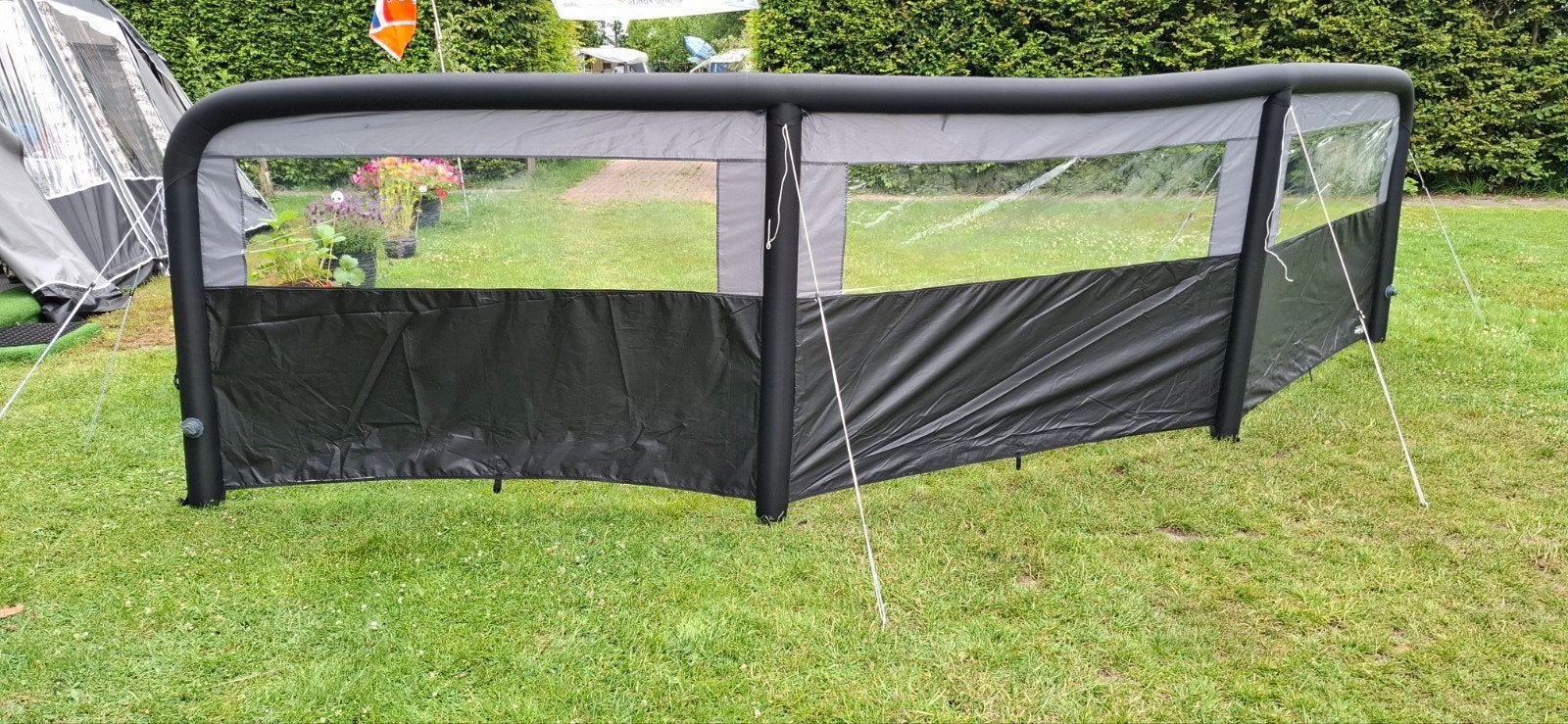 Opblaasbaar windscherm 6 meter, Ophalen, Zo goed als nieuw