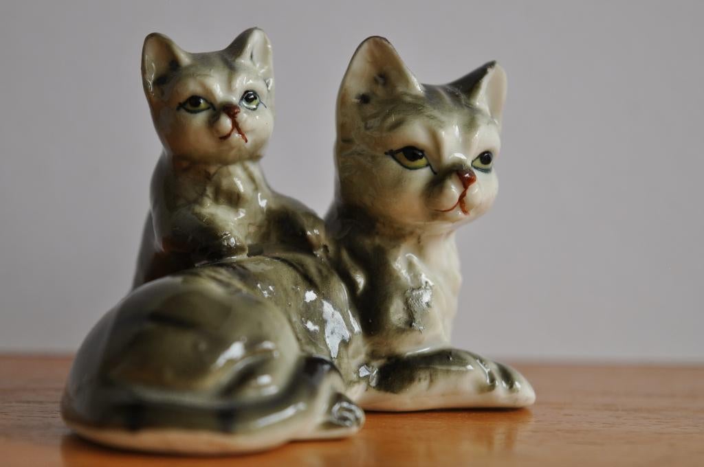 Vintage Klein Beeldje Poes Kat Kitten 1970 8 cm, Ophalen of Verzenden, Gebruikt, Hond of Kat, Beeldje of Figuurtje