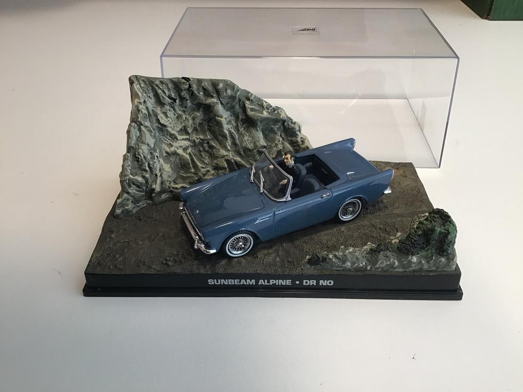 James Bond 007 Collection, Sunbeam Alpine uit “Dr No”., Hobby en Vrije tijd, Modelauto's | 1:43, Ophalen of Verzenden, Zo goed als nieuw