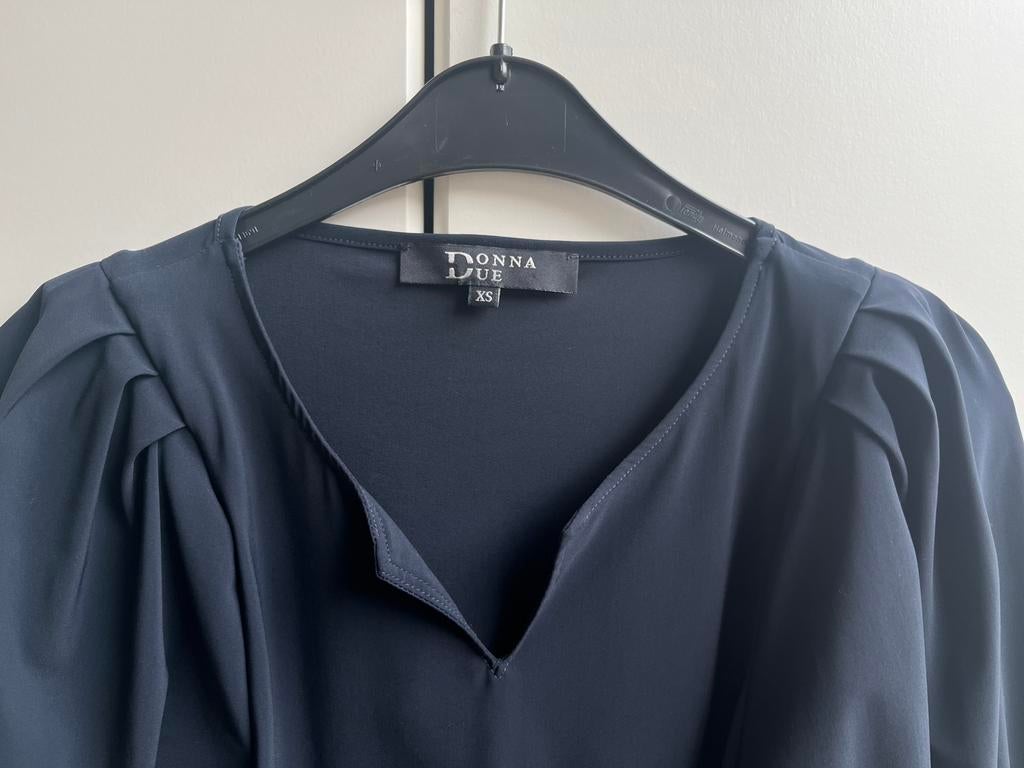 Donkerblauwe top donna due XS, Kleding | Dames, Blauw, Ophalen of Verzenden, Zo goed als nieuw, Zonder mouw