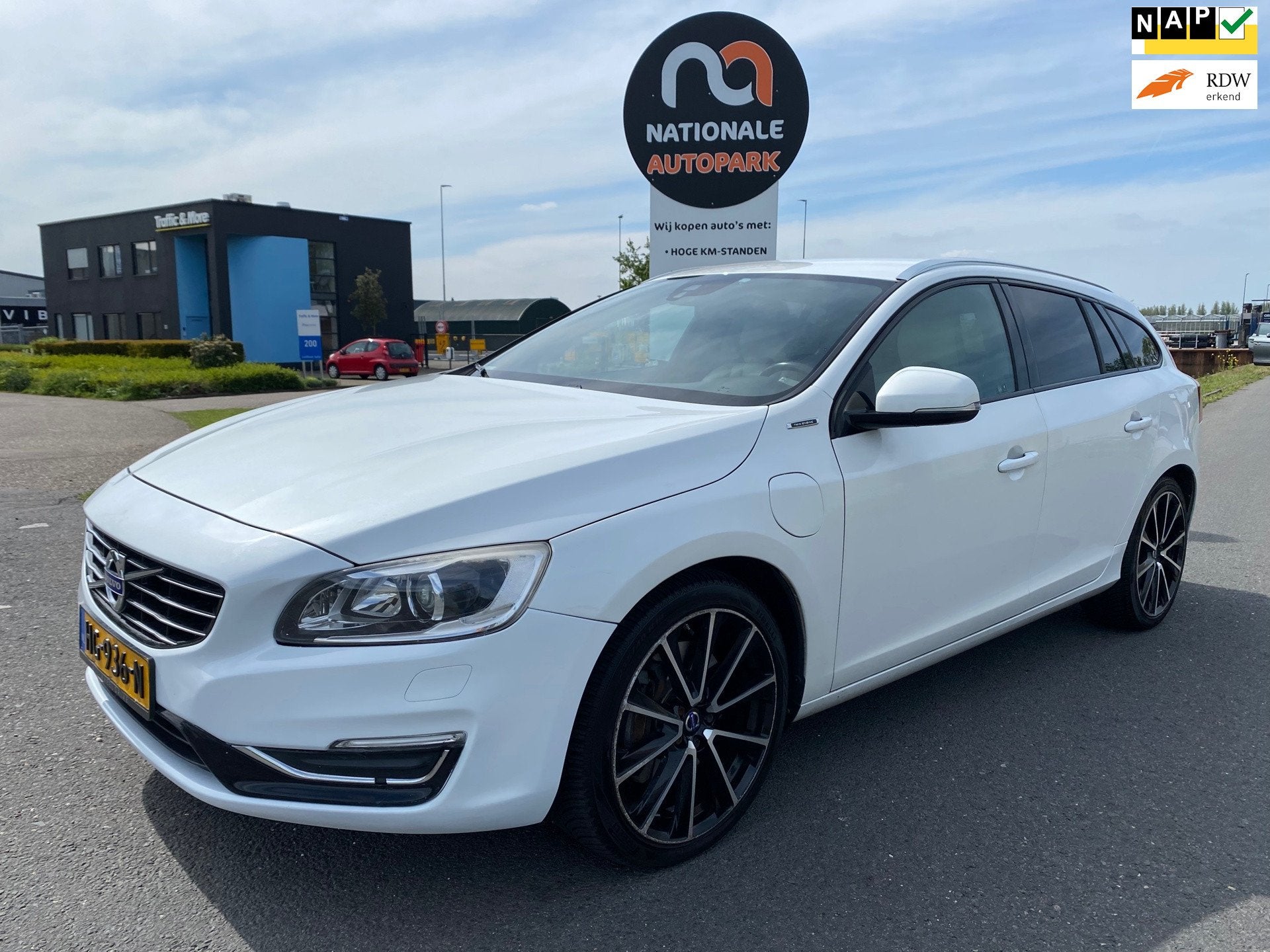 Volvo V60 2015 * 2.4 D5 Twin Engine Special Edition *APK * E, Auto's, Volvo, Automaat, Euro 6, Vierwielaandrijving, 210 min