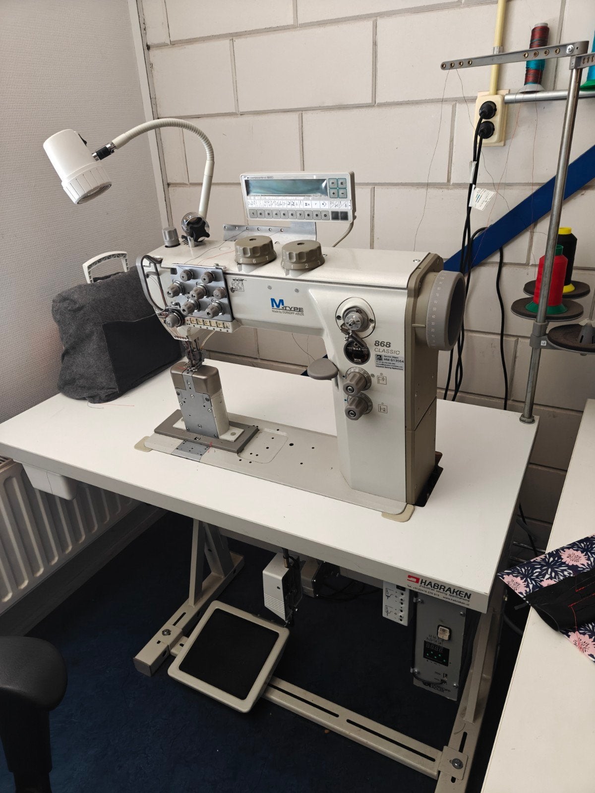 Zgan 2 Naalds zuilmachine Durkopp Adler, Ophalen, Zo goed als nieuw, Naaimachine, Industrieel