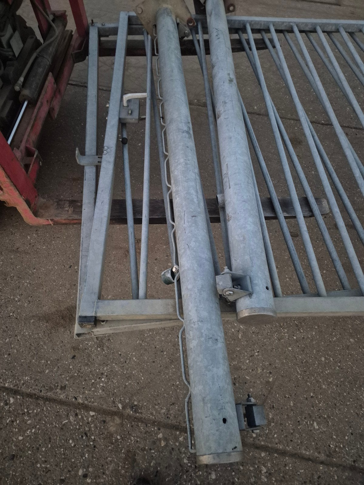Gegalvaniseerd hek 4 meter breed, inclusief poeren, Ophalen, Met poort, Gebruikt, Spijlenhekwerk