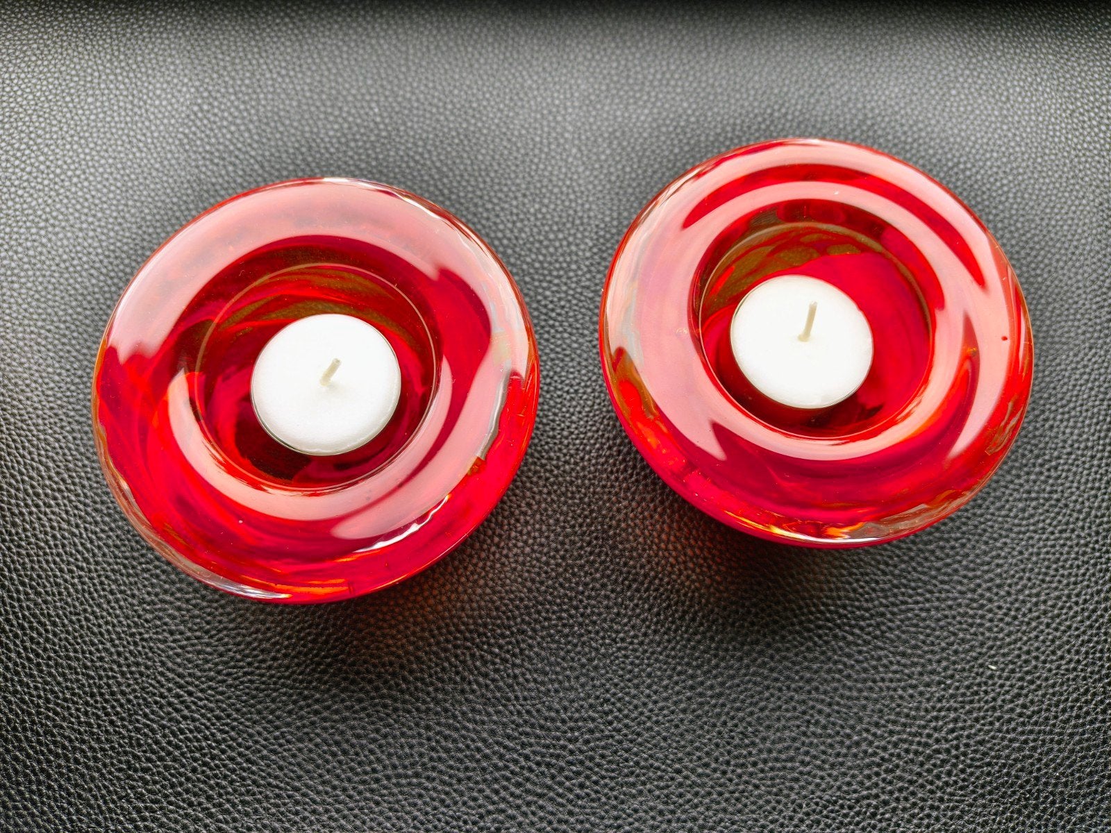 Kosta Boda Atoll set/2 kristalglas waxinelichthouders rood, Antiek en Kunst, Ophalen of Verzenden