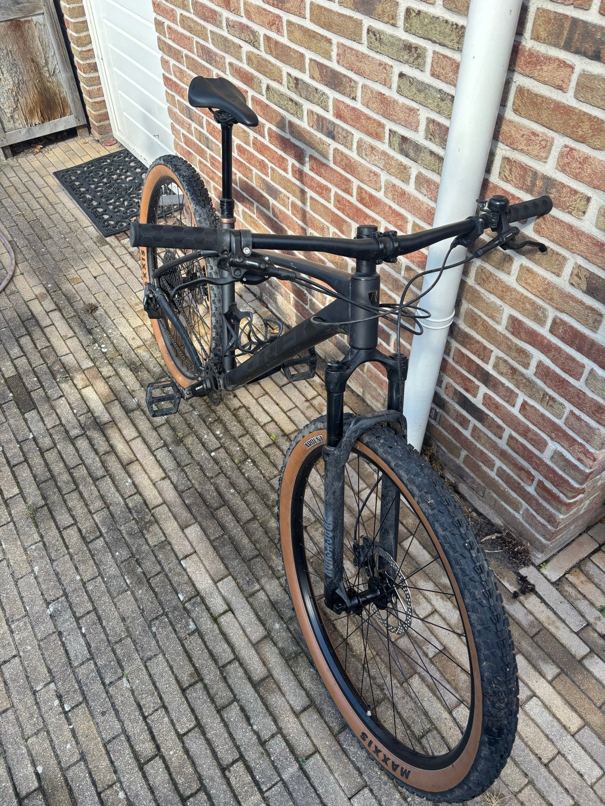 Foto 9 van Trek X-Caliber 8 2023 Satin Lithium Grey 29 inch