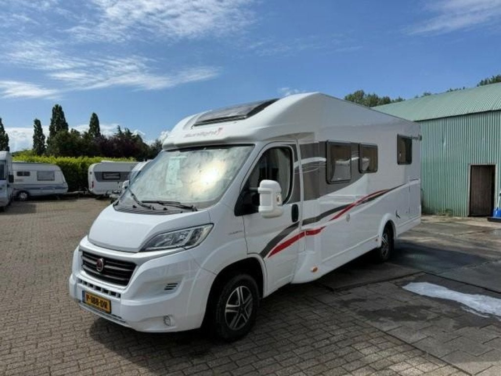 Foto 2 van Sunlight T 68 4 Personen