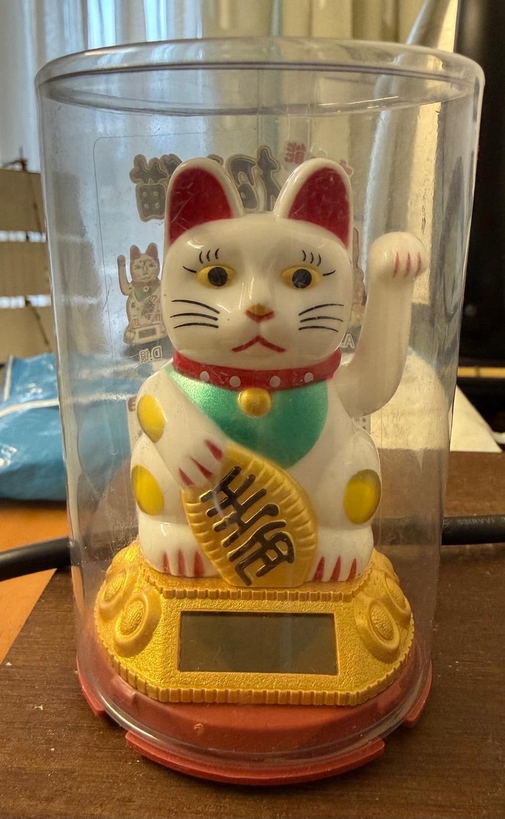 Maneki Neko Zwaaiende Kat op Zonne-energie, Ophalen, Gebruikt, Meerkleurig, Kunststof