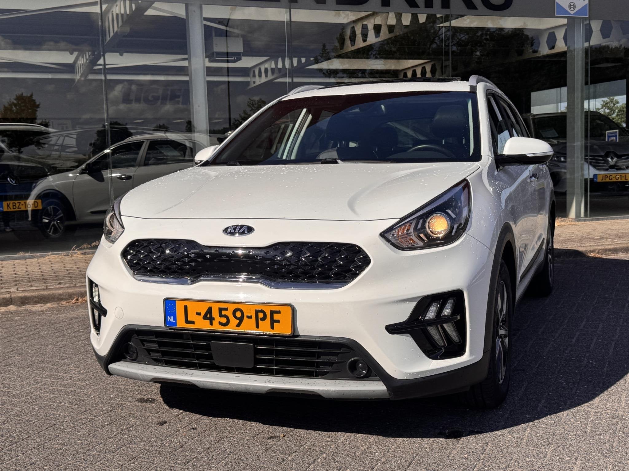 Foto 2 van Kia Niro 1.6 GDi Hybrid DynamicLine Sky | Schuifdak | Climat