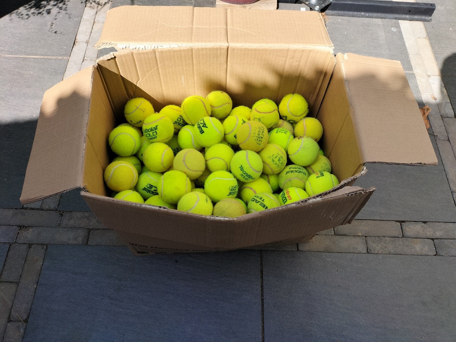 Grote doos met gebruikte tennisballen - diverse merke, Overige merken, Gebruikt, Ballen, L00