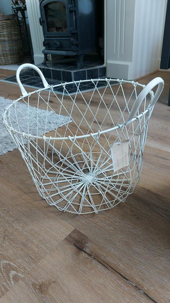 Mooie mand metaal wit, Huis en Inrichting, Woonaccessoires | Schalen en Manden, Ophalen, Nieuw, Rond, Riet