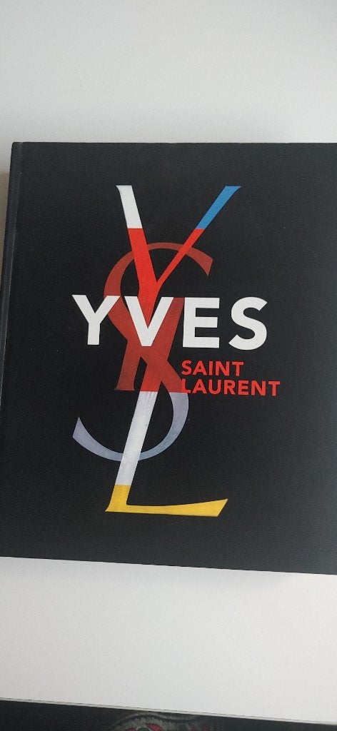 Yves Saint Laurent: Een Overzicht van Zijn Werk, Florence Müller en Farid Chenoune, Ophalen of Verzenden, Zo goed als nieuw, Couturiers