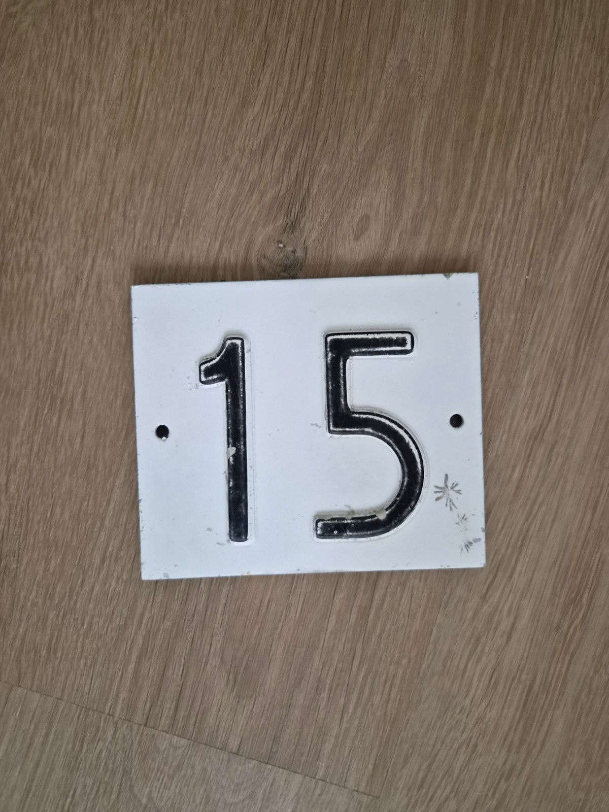 Vintage huisnummer 15 - Wit met zwart, Ophalen of Verzenden, Zo goed als nieuw, Wit, Metaal