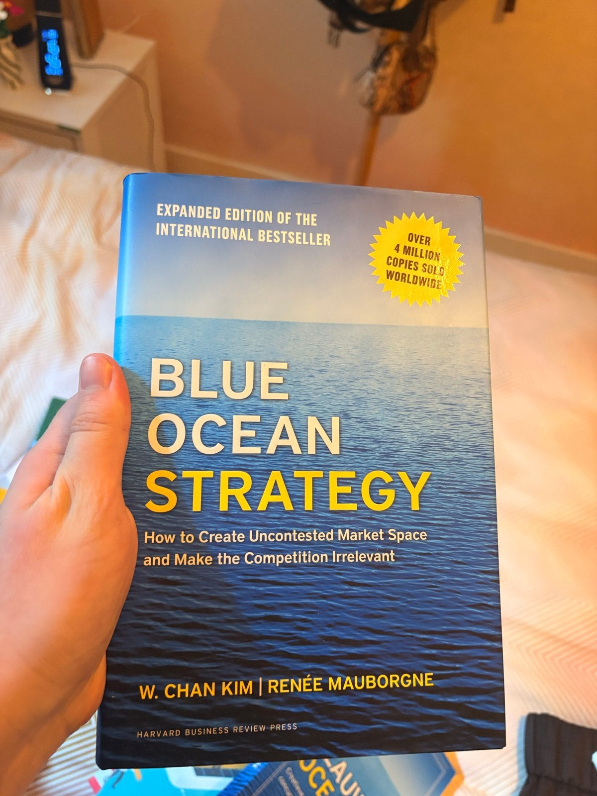 Blue Ocean Strategy - W. Chan Kim & Renée Mauborgne, Boeken, Ophalen of Verzenden, Zo goed als nieuw, Economie en Marketing