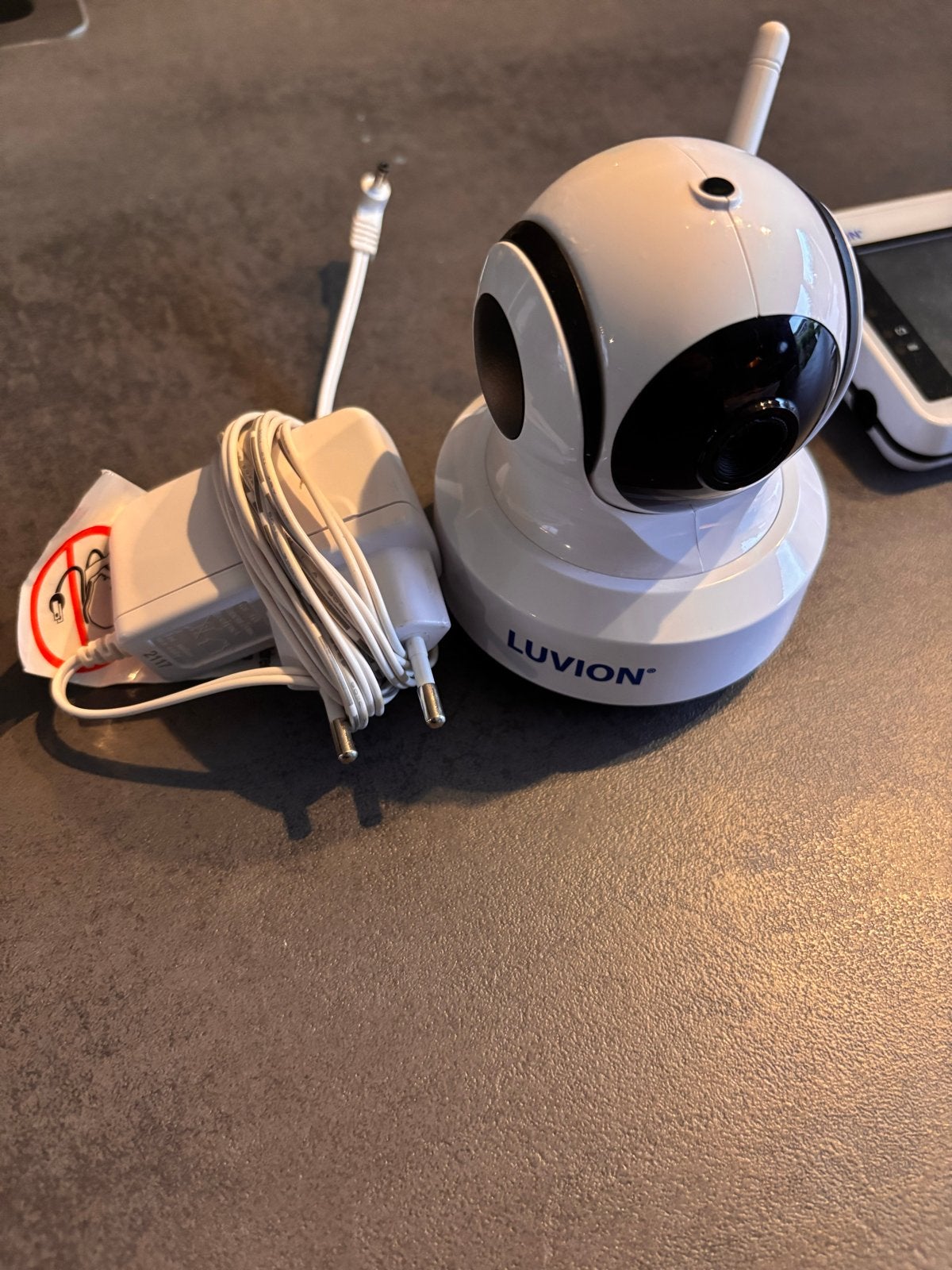 Luvion Essential Babyfoon met camera en terugspreekfunctie, Ophalen, Gebruikt, 100 tot 250 meter, Camera