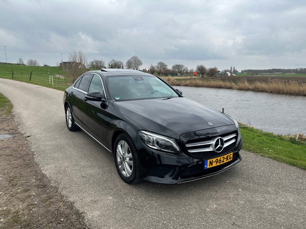 Mercedes-Benz C-klasse C-180 9G-Tronic-CarPlay-Opendak-Camer, Leder en Stof, Zwart, 1595 cc, Sedan