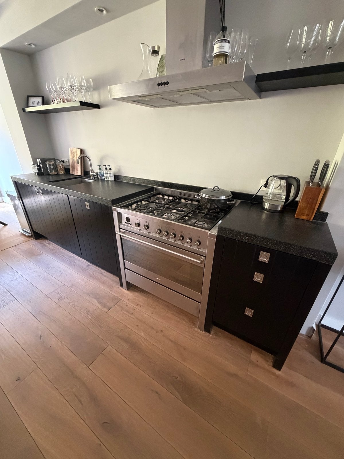 Keuken met Smeg fornuis, Ophalen, Gebruikt, Zwart, Graniet of Steen