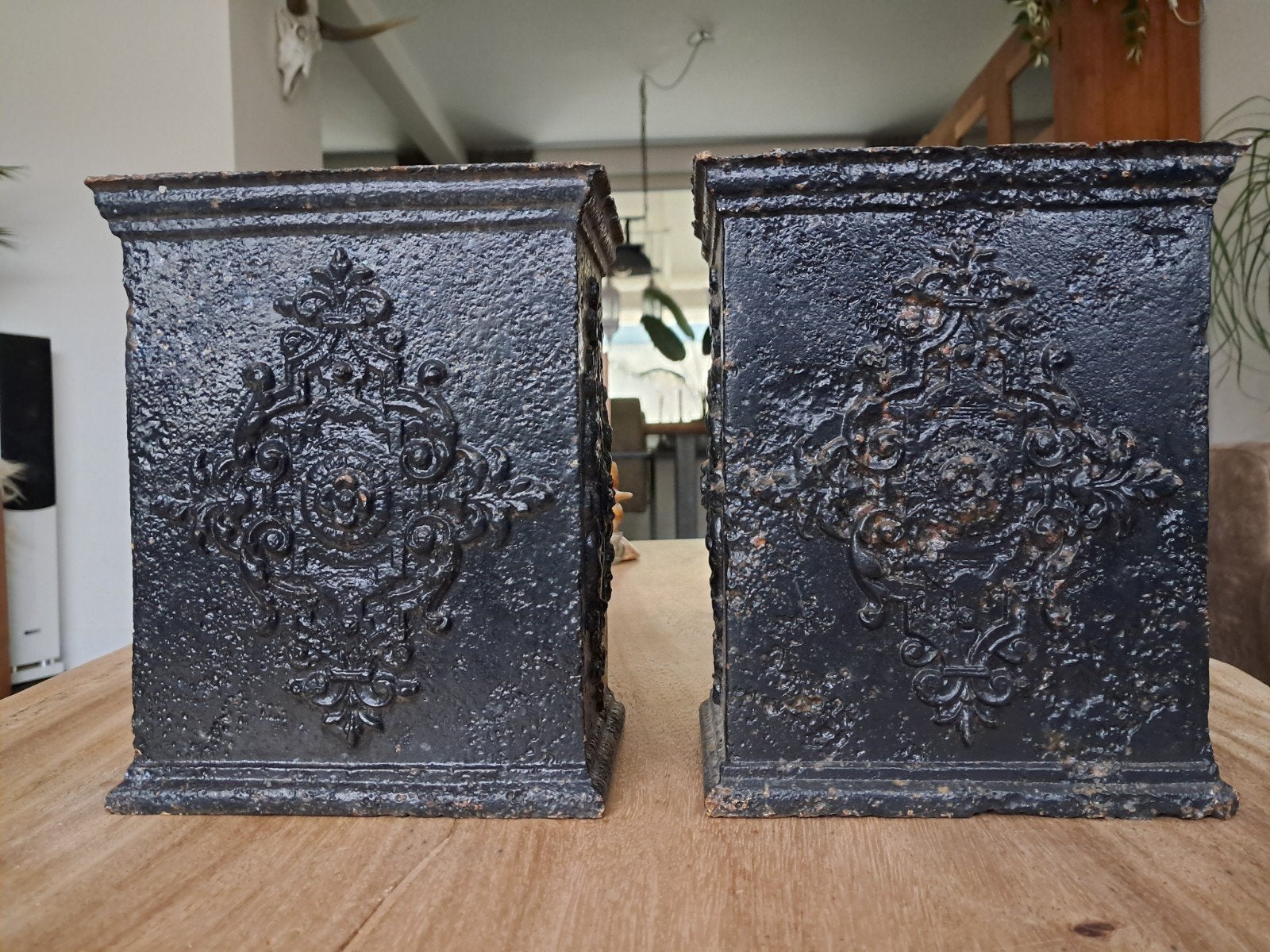 2 Gietijzeren bunkerkacheltjes bunkervondsten WOII, Verzamelen, Ophalen of Verzenden, Landmacht, Duitsland, Hulzen of Bodemvondsten