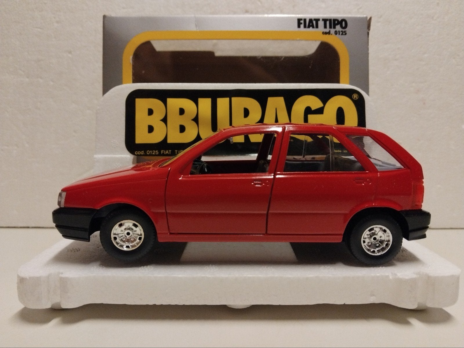 Bburago 1:24 Fiat Tipo rood #0125, Ophalen of Verzenden, Zo goed als nieuw, Auto, Bburago