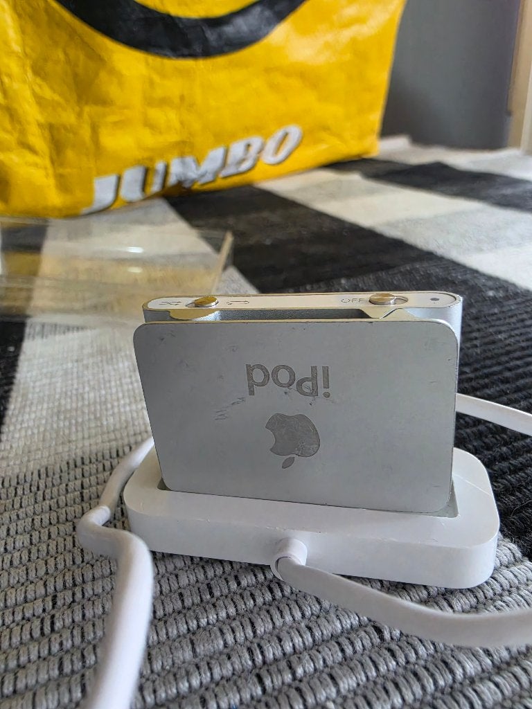 Apple iPod Shuffle 2GB, Audio, Tv en Foto, Gebruikt, Shuffle, Ophalen of Verzenden, Zilver