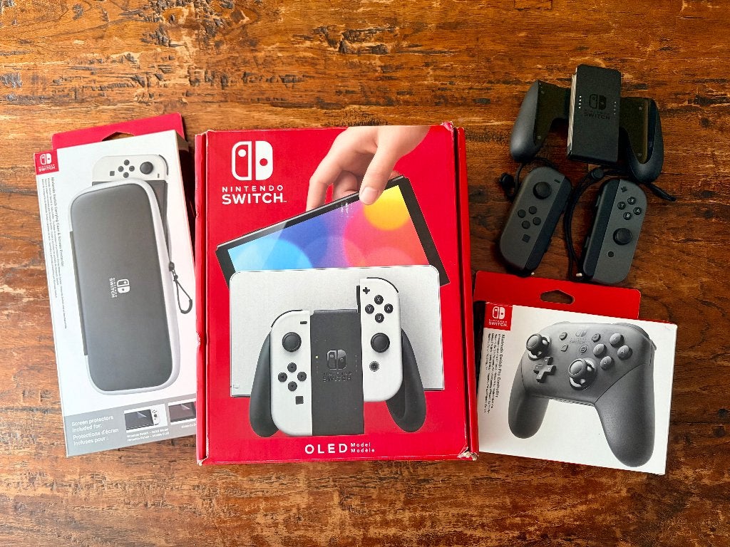 Nintendo Switch OLED wit + Pro Controller en meer extra's, Ophalen of Verzenden, Zo goed als nieuw, Met 3 controllers of meer