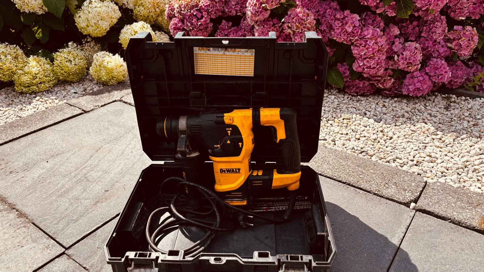 DeWalt D25333 Boor- en Breekhamer 950W, Boor- en/of Breekhamer, Verzenden, Klopboormechanisme, Gebruikt
