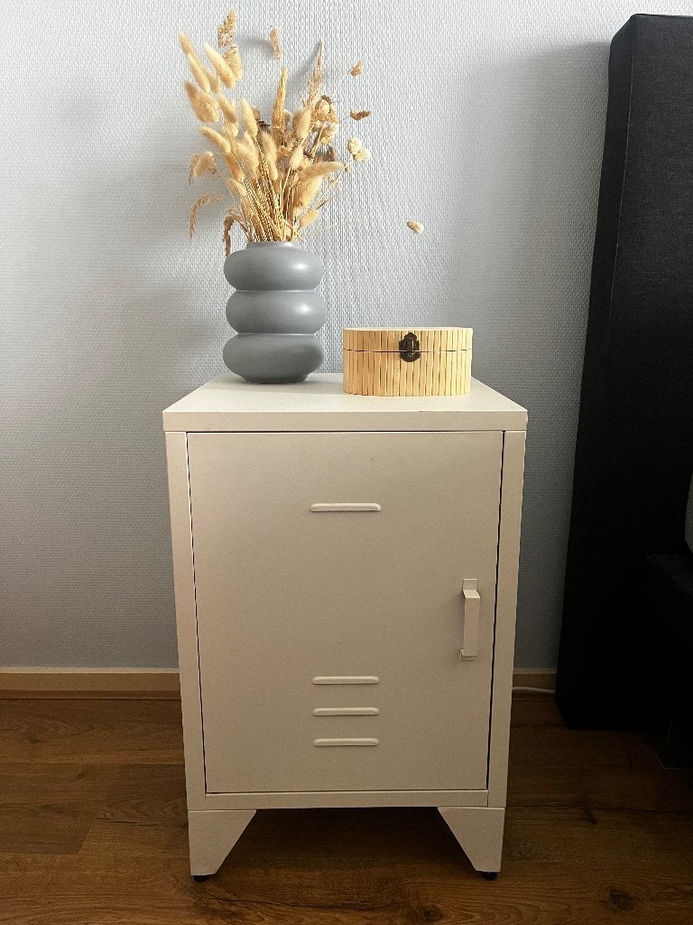Wit nachtkastje, Huis en Inrichting, Ophalen, Gebruikt, Minder dan 45 cm, Metaal of Aluminium