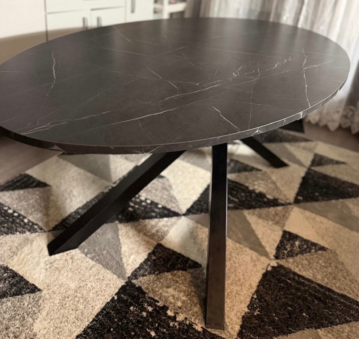 IKEA eettafel met marmerlook blad en zwart onderstel, Gebruikt, 100 tot 150 cm, Metaal, Vier personen