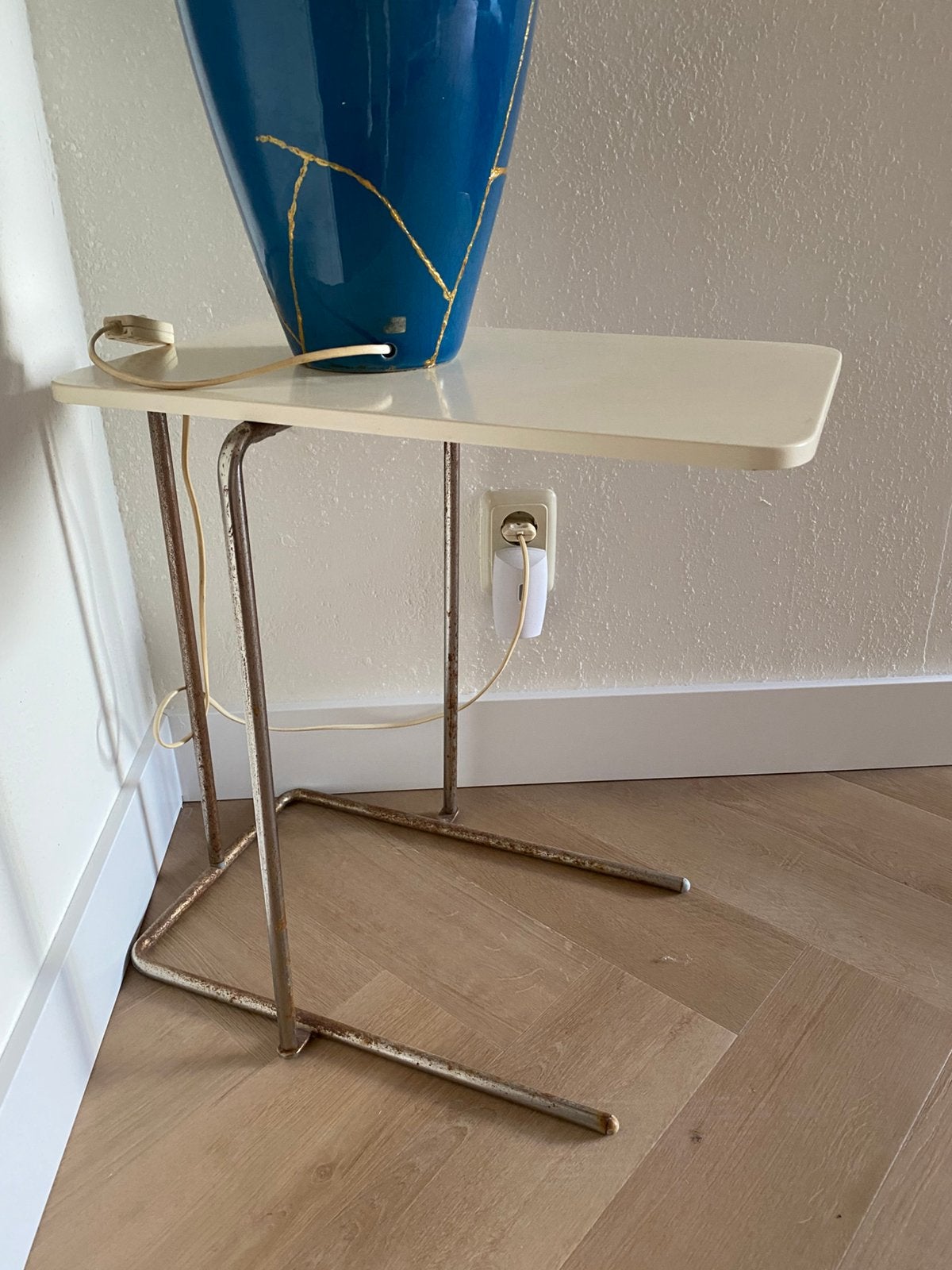 Vintage bijzettafeltje koffietafeltje wit chroom, Minder dan 55 cm, Gebruikt, Metaal of Aluminium, Rechthoekig