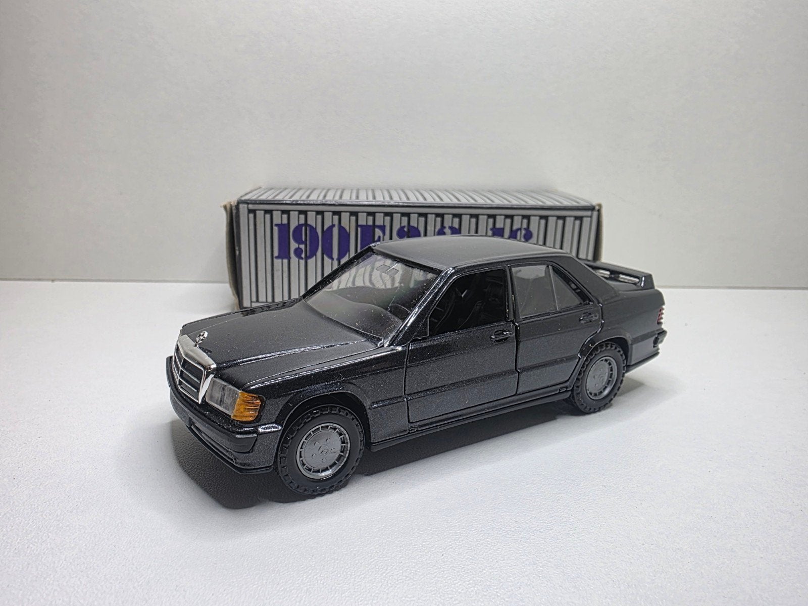 Mercedes 190e, Ophalen of Verzenden, Zo goed als nieuw, Bus of Vrachtwagen