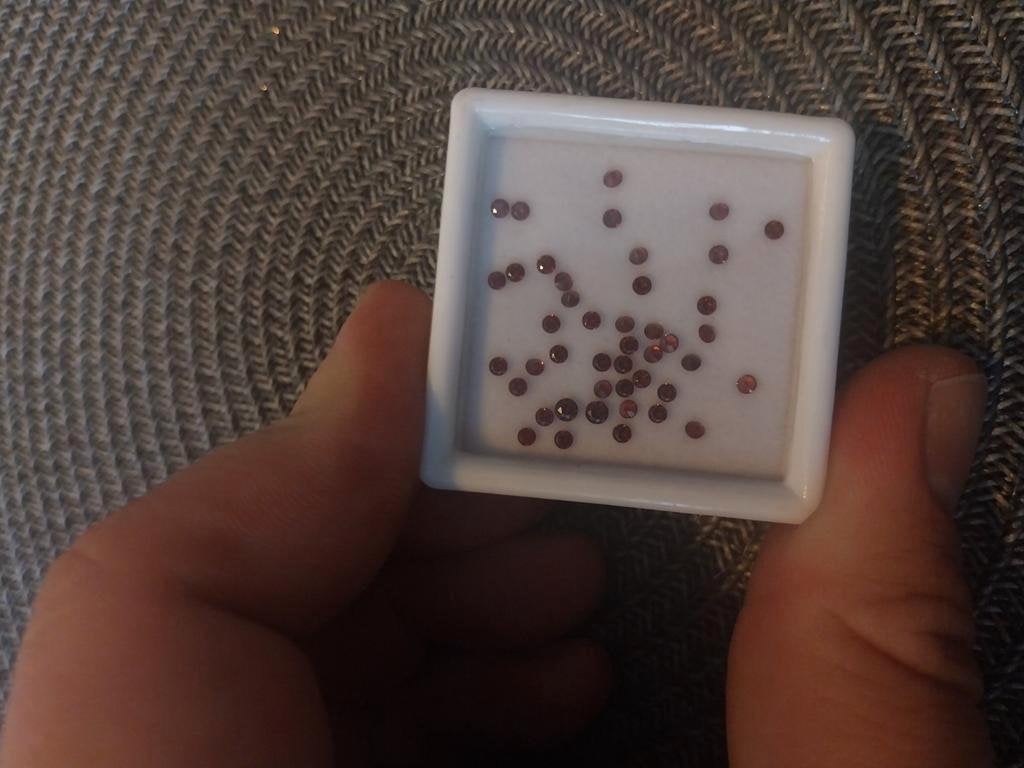 Lot met 2mm ronde facet geslepen stenen granaat, Sieraden, Tassen en Uiterlijk, Ophalen of Verzenden