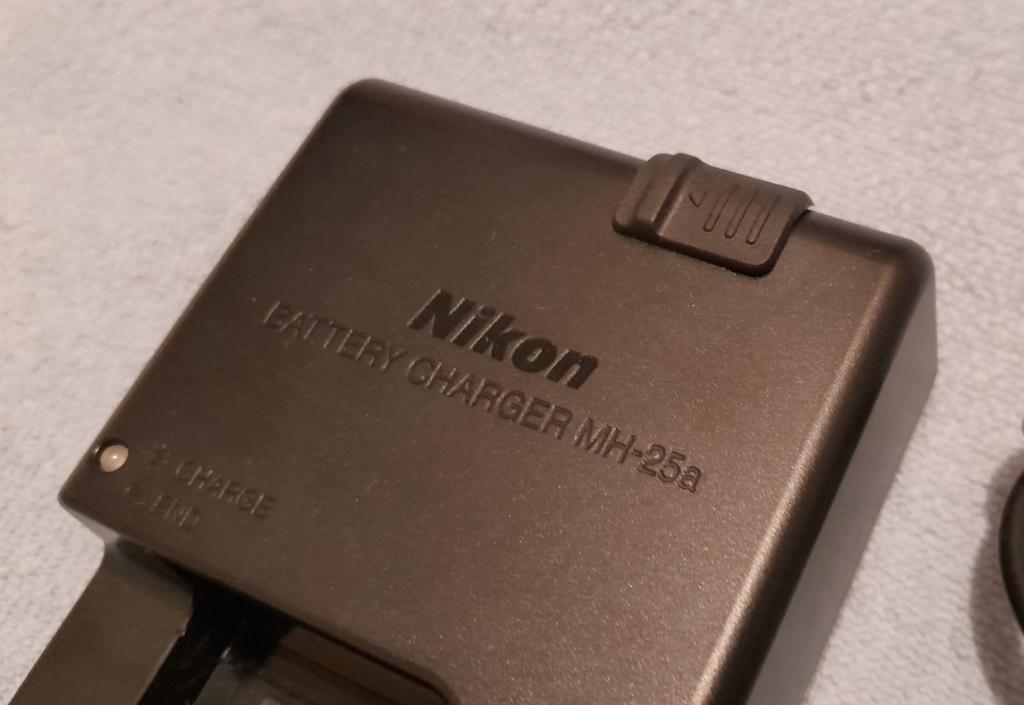 NIKON MH-25a voor EN-EL15 accu's, Ophalen of Verzenden, Zo goed als nieuw
