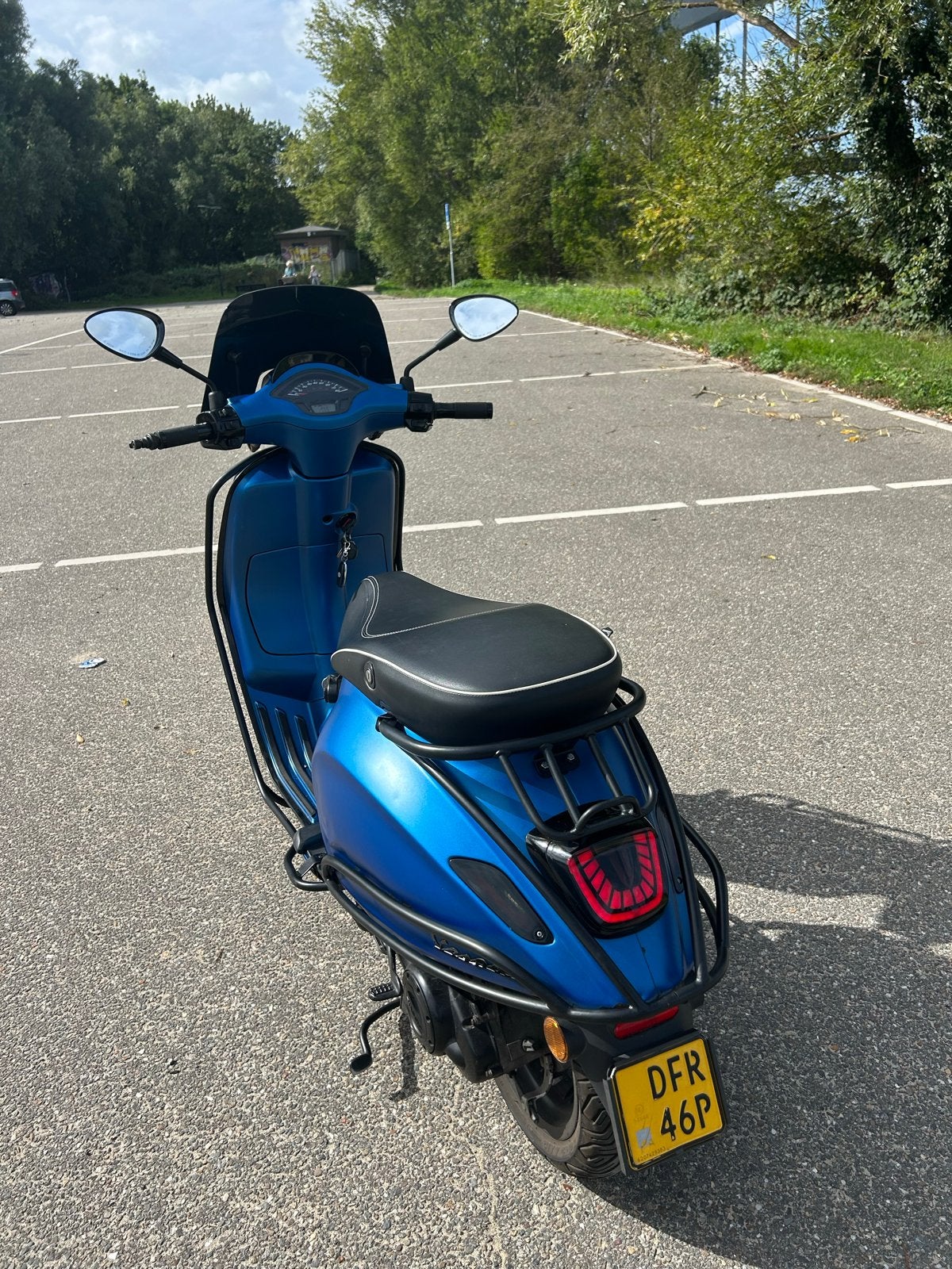 Vespa Sprint - Volledig onderhouden met alarm en begrenzer